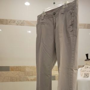 Gap flat front destructed chino